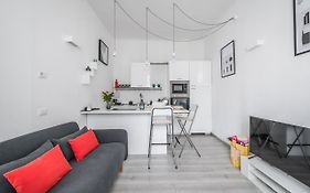 The Minimal Chic Home - Isola District
